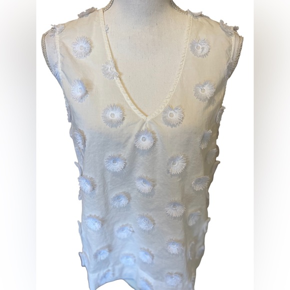 Waverly Grey Women’s Top Size Medium Kat White Sleeveless Cotton Flower Accent - Picture 4 of 14